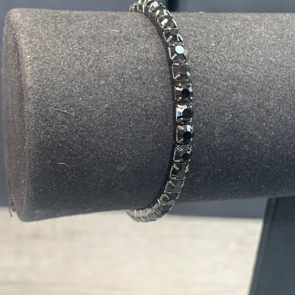 Black Rhinestone Tennis Stretch Bracelet Gunmetal Tone 6 Inch Unstretched 5506